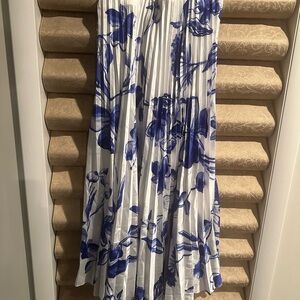 Zara Blue and White Patterned Skirt